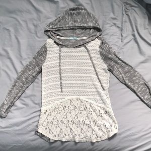 3/4 length Cream and Gray top